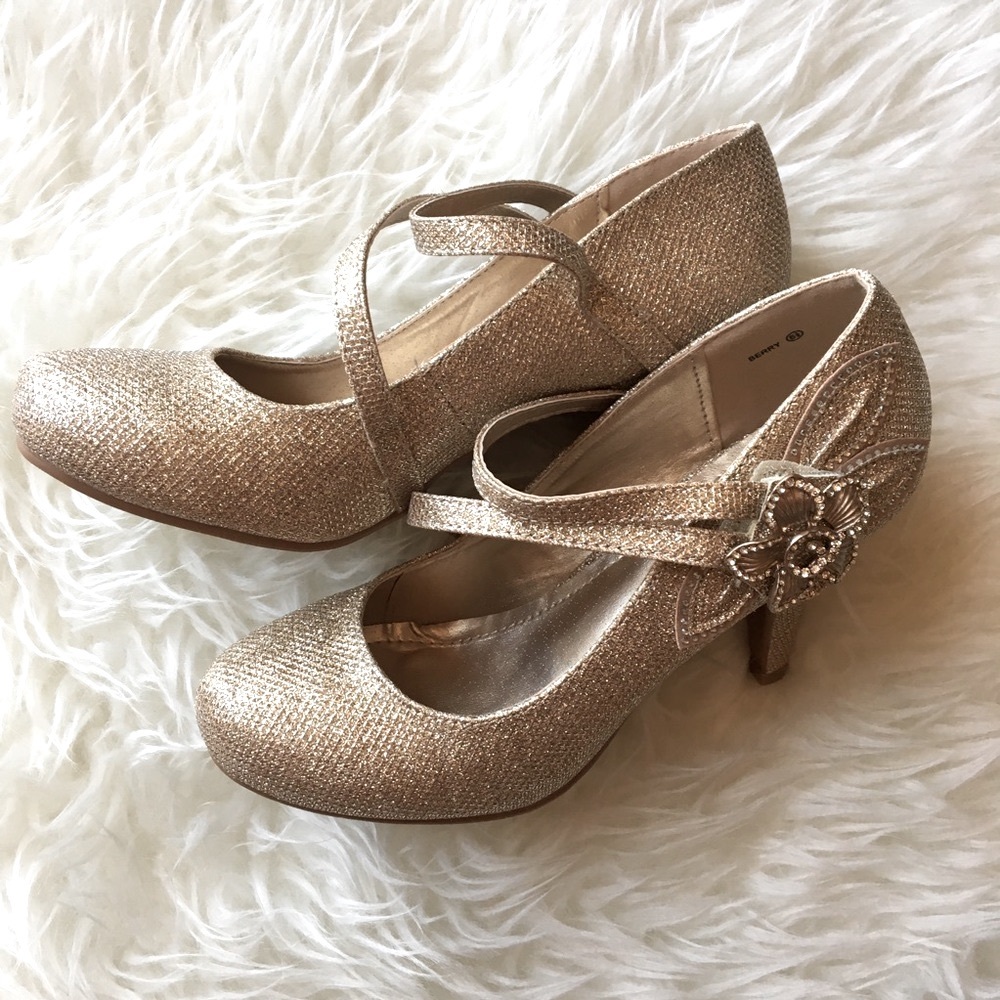 Gorgeous brand new Rose gold heels 6.5